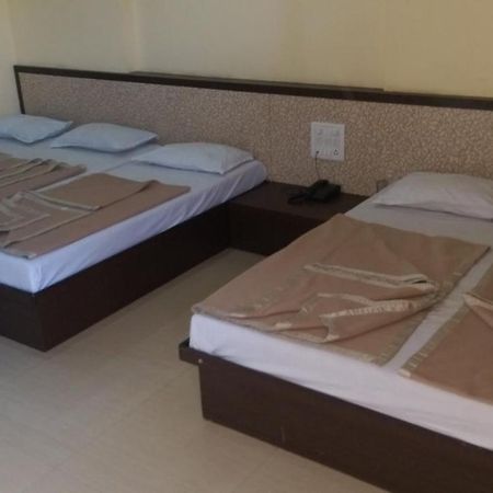 Sai Niwas Hotel Shirdi Ngoại thất bức ảnh