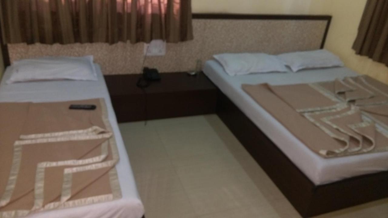 Sai Niwas Hotel Shirdi Ngoại thất bức ảnh